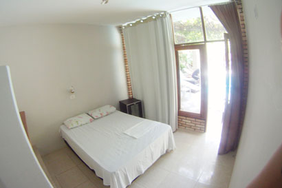 Apartamentos na área do térreo frente a piscina